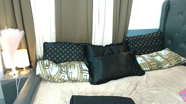 Goddess_Isabel Show in webcam