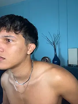 Leo_Savage_n Webbikameraesitys