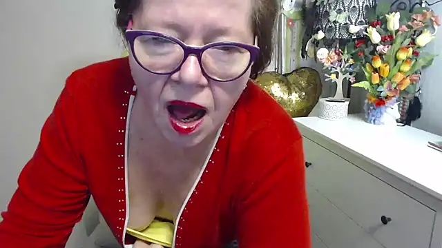 Show modela Adelewildx na web-kameri