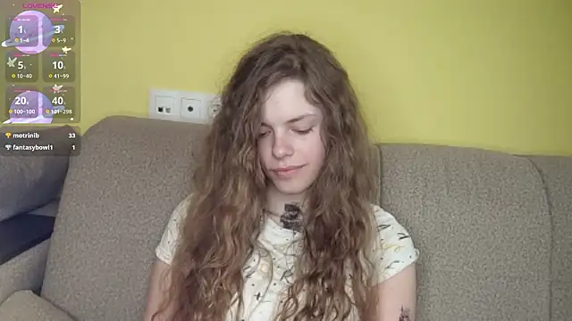 Chatroom XXX en direct de RayaNenlia