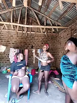 holygrail001: διαδικτυακό σόου στην κάμερα