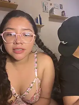 Vivi_Kvsh Pertunjukan Webcam