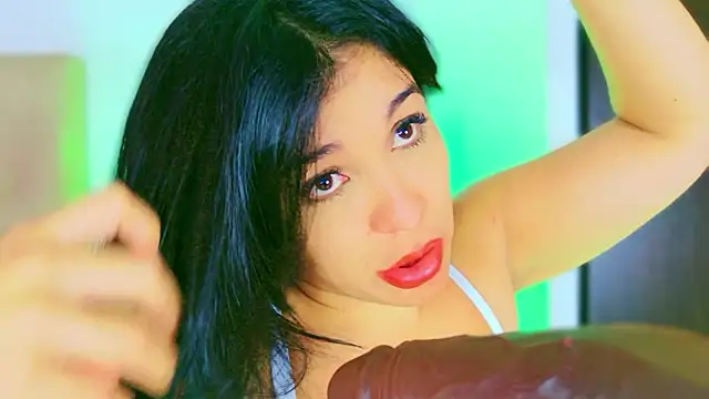 Chat XXX en directo de CharlootteEvans