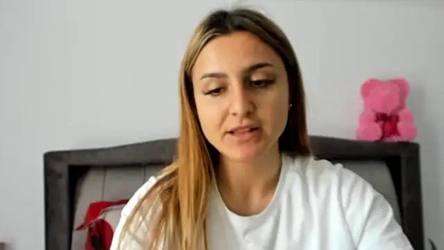 NicolePlay: онлайн-секс-чат