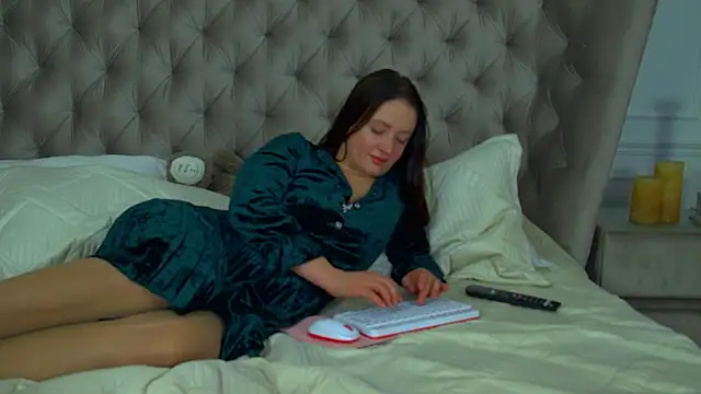 ElinaBellucci Obrolan Langsung XXX