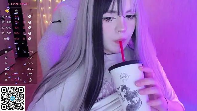 SelenaCuteのライブXXXチャット