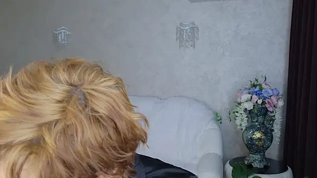 LioraWeiss: онлайн-секс-чат