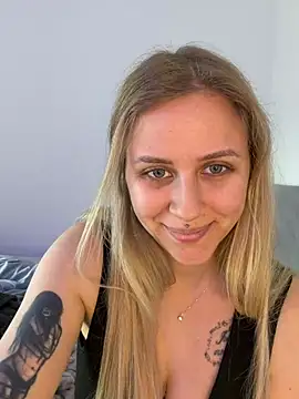 lunawolf21 webcam show