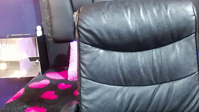 Онлайн чат XXX EMYCLARK01