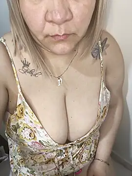 XXX chat uživo modela Dalessa_Bigtits