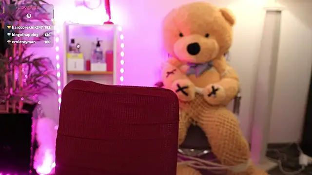 NovaHollisx: онлайн-секс-чат