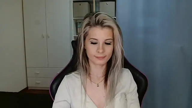 Chat XXX en directo de KristineGlow