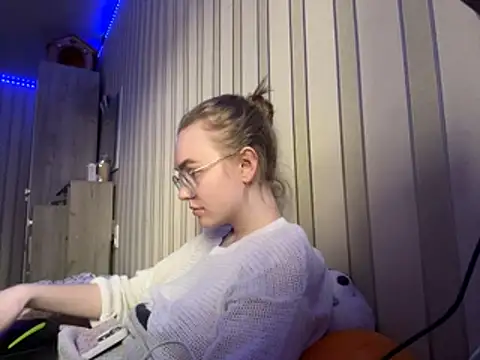 Show modela melissashineee na web-kameri