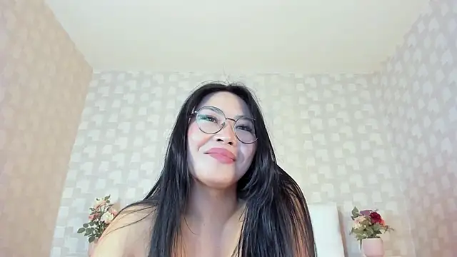 NatsumiHun Adlı Modelin Canlı XXX Sohbeti