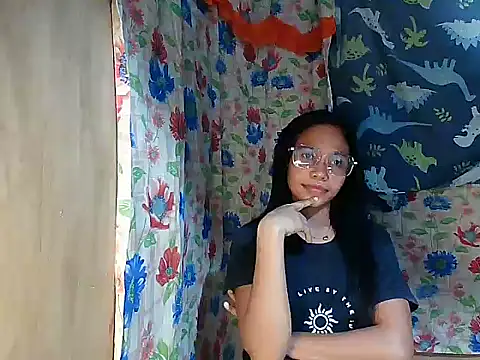 PinaySkinnyGirl's Live XXX Chat