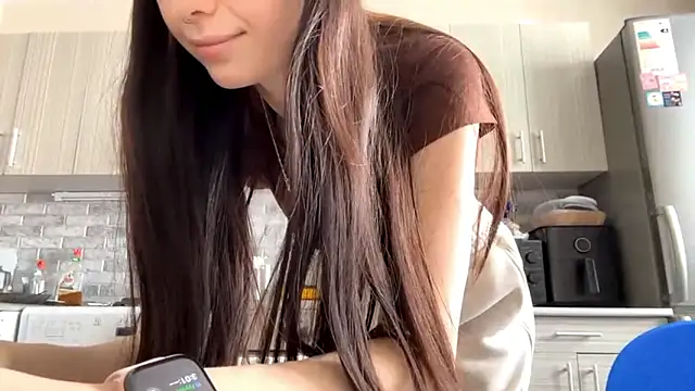 Show modela LaraDraggoo na web-kameri