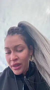 Онлайн чат XXX KikiWatson