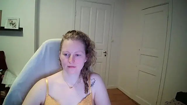 Girlnina-1995 Chat XXX in diretta