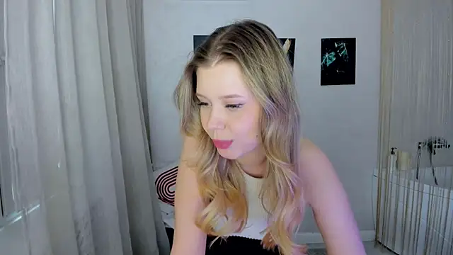 FollowLovee live XXX chat