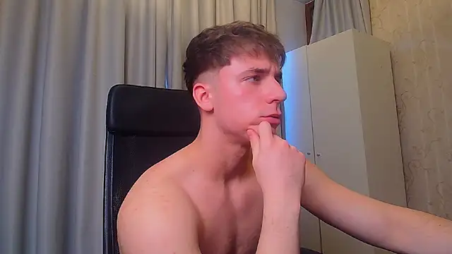 Show modela KellenWest na web-kameri