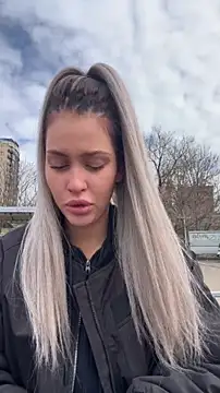 Chatroom XXX en direct de KikiWatson