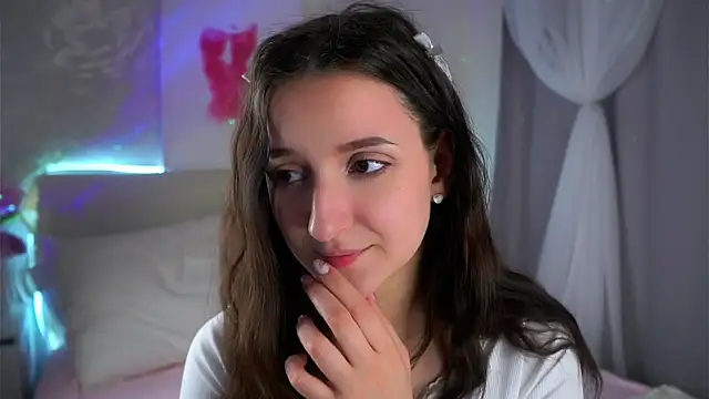 FalineBeacher's Live XXX Chat