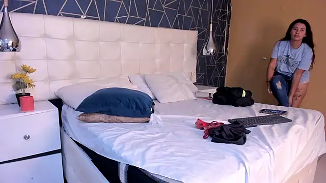 NaomySaymour's Live XXX Chat