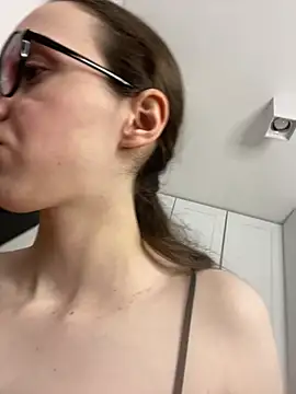 Show modela MartiniiSelenna na web-kameri