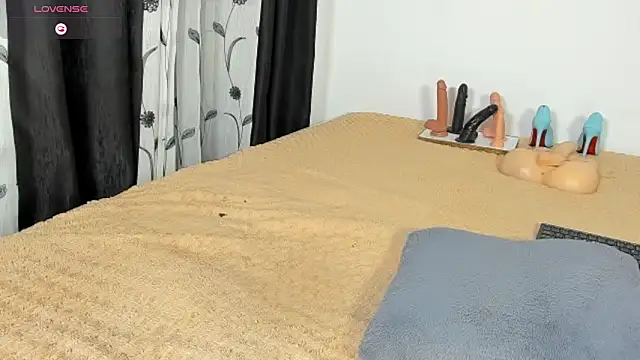 CREAMY_BUBBLEGUM's Live XXX Chat