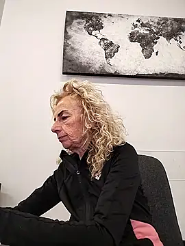 clarabell4 即時 XXX 聊天