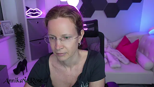 AnnikaRose: онлайн-секс-чат