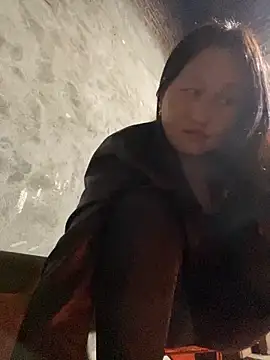 XXX chat uživo modela phungtiti