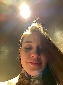 Chat +18 de KishaMur ao vivo