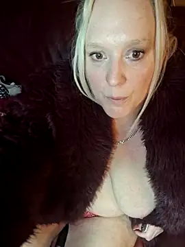 แชท XXX สดของ Bouncy-Bella28X