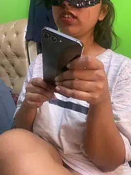 adhya007: онлайн-секс-чат