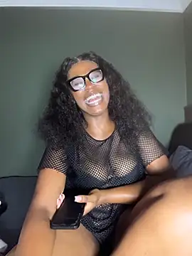 Moonzy77: διαδικτυακό σόου στην κάμερα