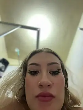 Lally_Valencia__ Live XXX-chat