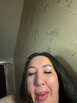 Naughtbaby_2025 Adlı Modelin Canlı XXX Sohbeti