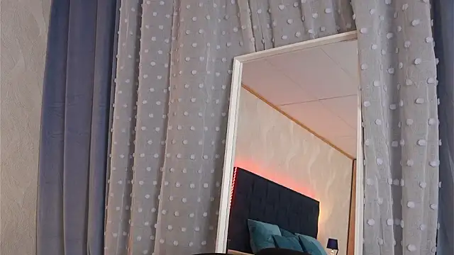 LucyDeLuca Adlı Modelin Canlı XXX Sohbeti