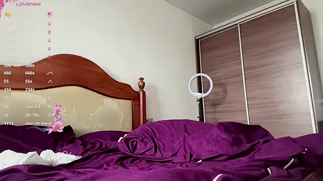 Chat +18 de Little_ines ao vivo