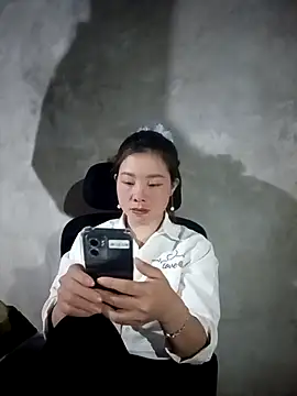 milo123-xxn Live XXX chat