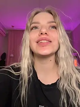 HugeBoobsAlice: απευθείας συνομιλία ΧΧΧ