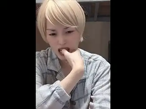 mgnhiroyuki: διαδικτυακό σόου στην κάμερα