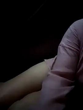 nide_xiaogou_x: διαδικτυακό σόου στην κάμερα