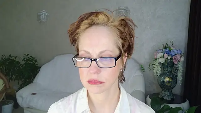 LioraWeiss Chat XXX live