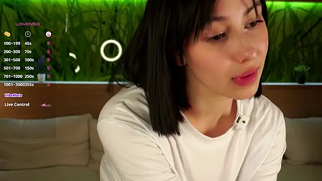 JuleeSamec: διαδικτυακό σόου στην κάμερα