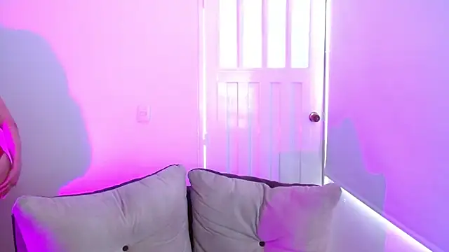 milfrousse Adlı Modelin Canlı XXX Sohbeti