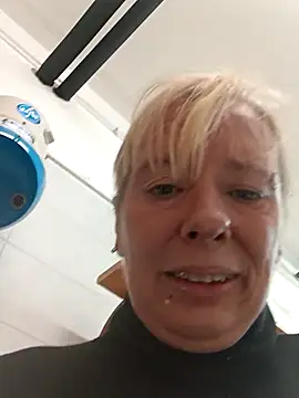 Show modela Ladykiss833 na web-kameri