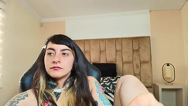 XXX chat uživo modela Naughty_Kittenm