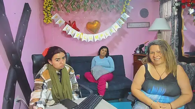 lesbiancuple webcam show